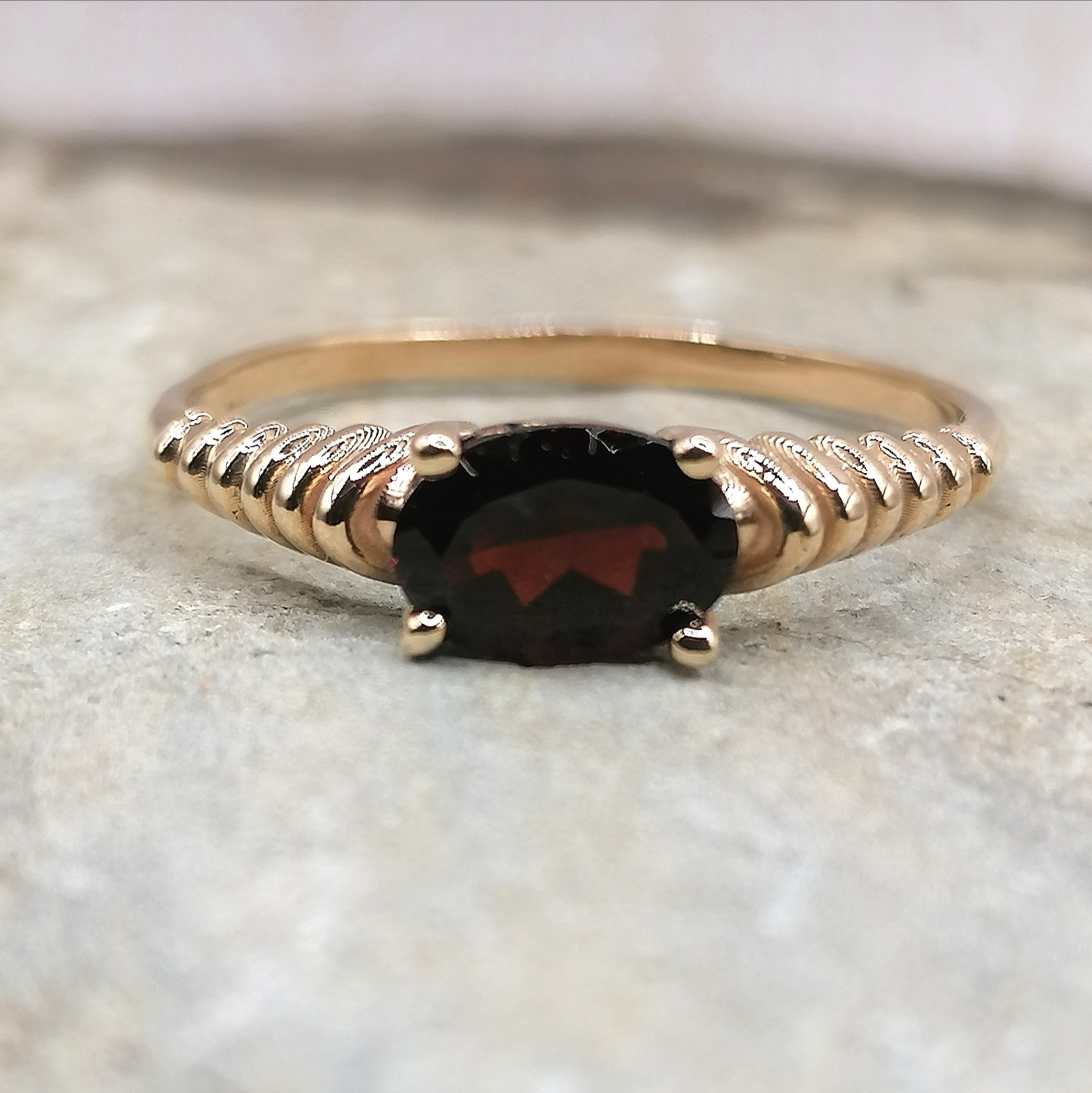 9 Carat Gold Oval birthstone ring