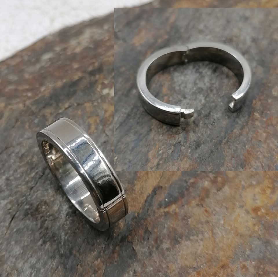Hinged wedding band