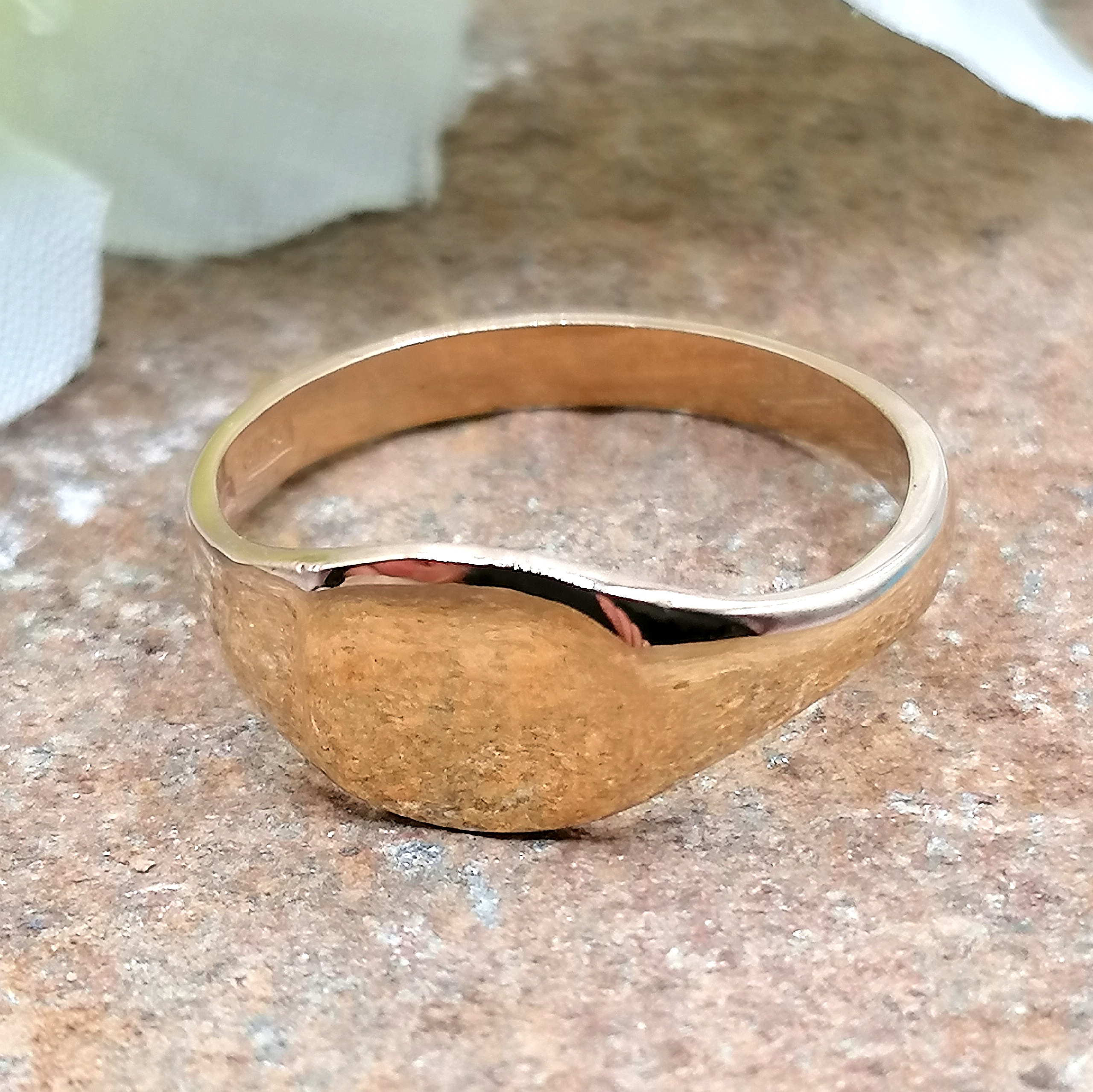 Ladies gold signet ring