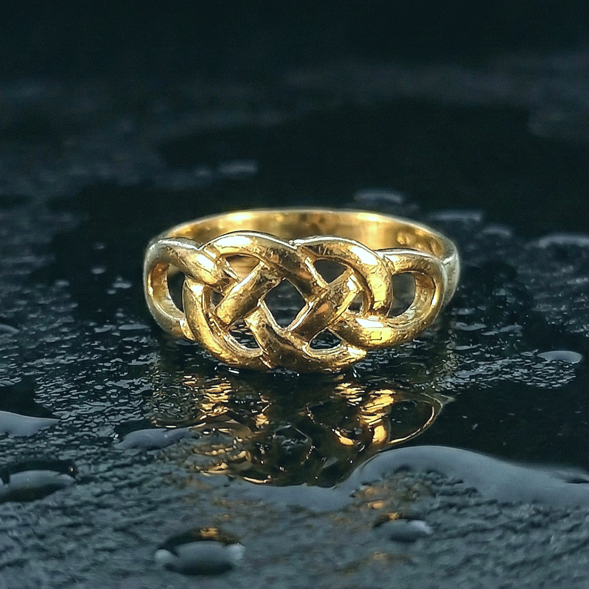 Celtic Knot ring in gold