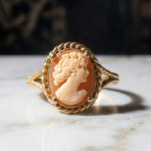 Cameo ring
