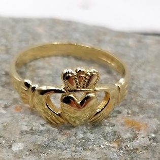 Simple traditional Ladies Claddagh ring in nine carat gold