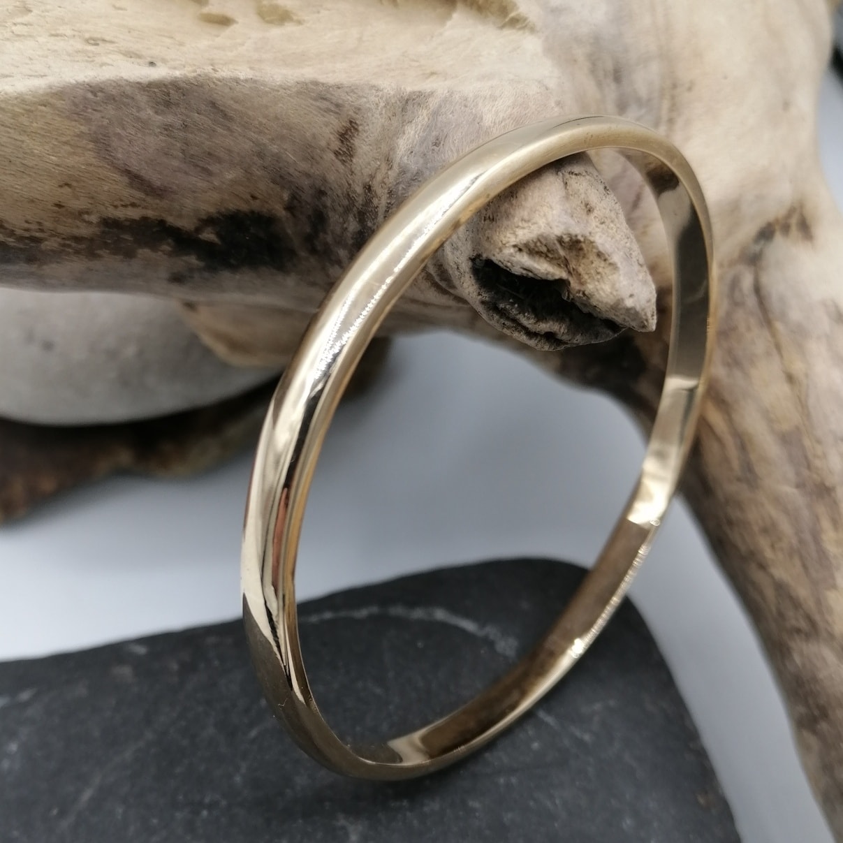 Solid gold bangle (commission)